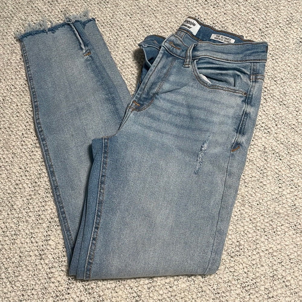 Kensie Light Wash High Rise Skinny. Great condition!!